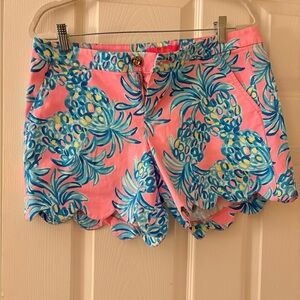 Lilly Pulitzer Women’s Pink Pineapple Print Scallop Hem Shorts- Size 10